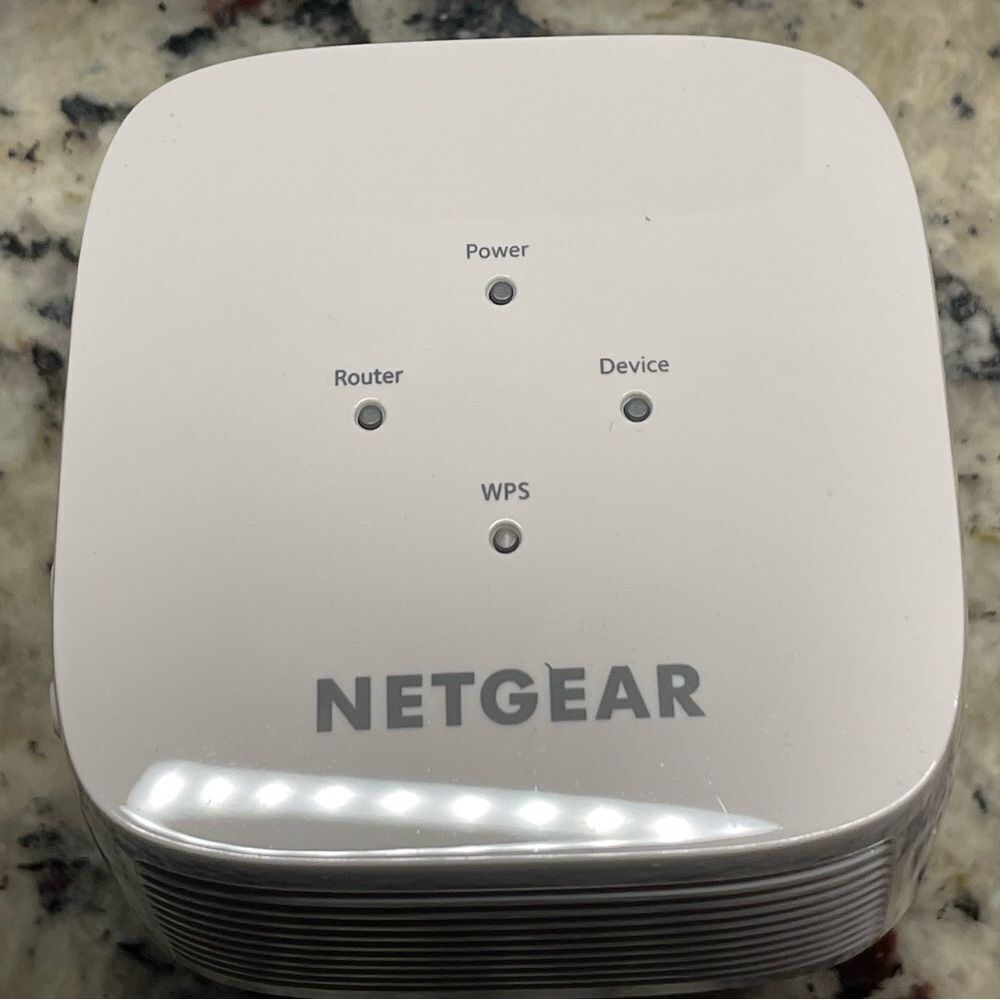 NETGEAR White WiFi Range Extender - Picture 2 of 15
